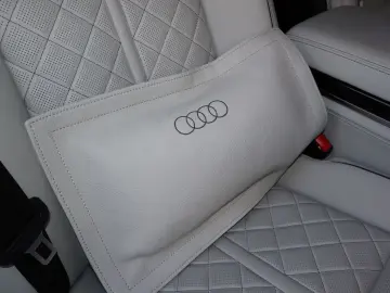 AUDI A8L 60 TFSIe Lang EXCLUSIVE UNICAT