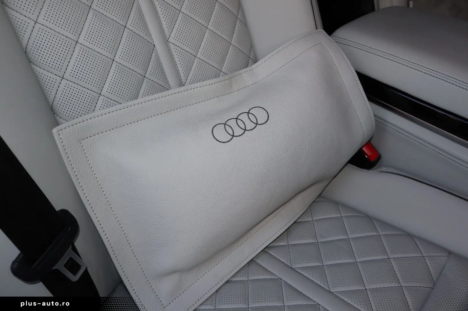 AUDI A8L 60 TFSIe Lang EXCLUSIVE UNICAT