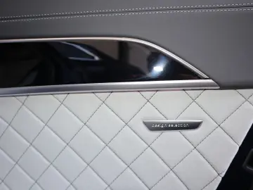 AUDI A8L 60 TFSIe Lang EXCLUSIVE UNICAT