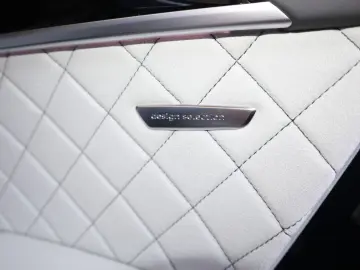 AUDI A8L 60 TFSIe Lang EXCLUSIVE UNICAT