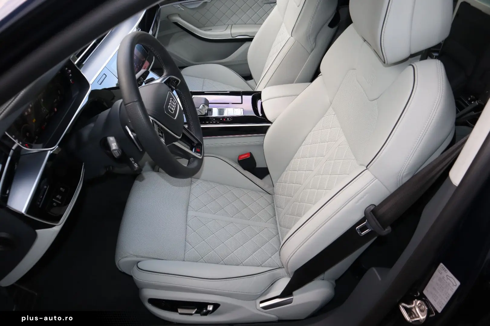 AUDI A8L 60 TFSIe Lang EXCLUSIVE UNICAT