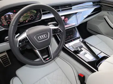 AUDI A8L 60 TFSIe Lang EXCLUSIVE UNICAT