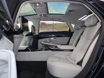 AUDI A8L 60 TFSIe Lang EXCLUSIVE UNICAT