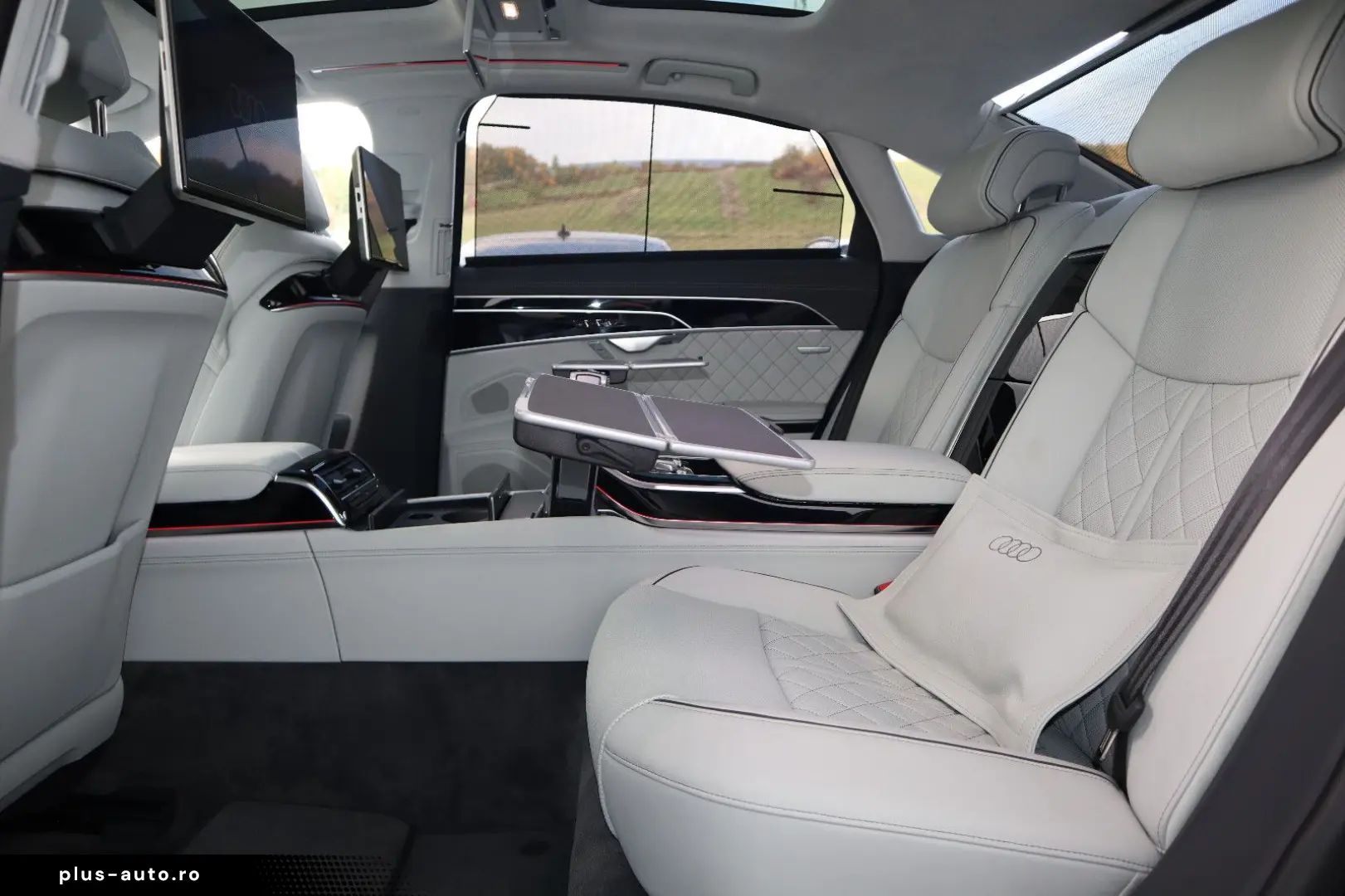 AUDI A8L 60 TFSIe Lang EXCLUSIVE UNICAT