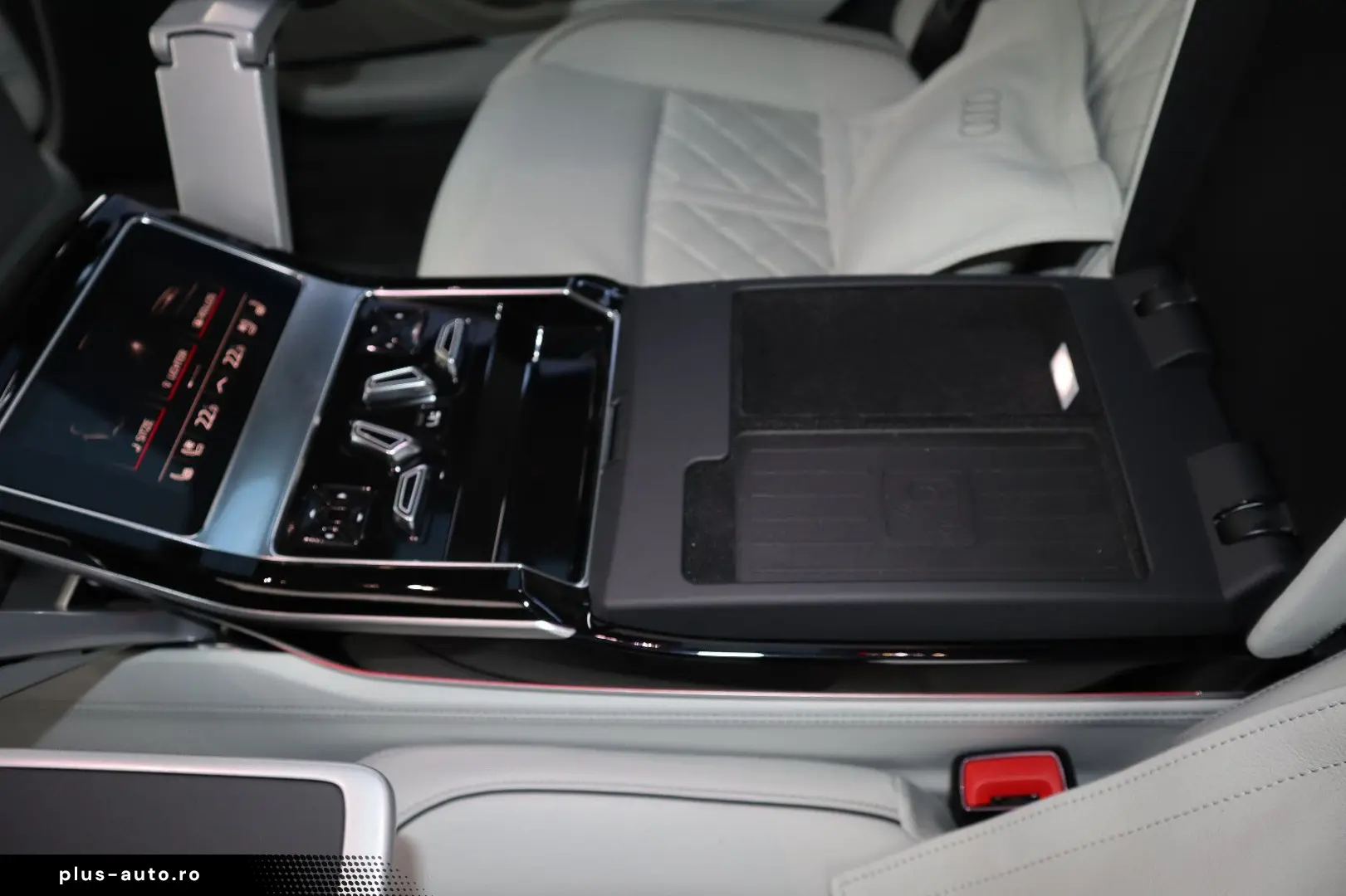 AUDI A8L 60 TFSIe Lang EXCLUSIVE UNICAT