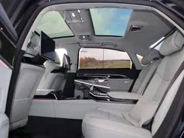 AUDI A8L 60 TFSIe Lang EXCLUSIVE UNICAT