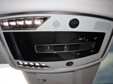 AUDI A8L 60 TFSIe Lang EXCLUSIVE UNICAT