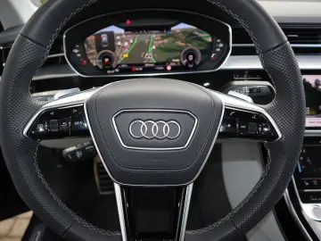 AUDI A8L 60 TFSIe Lang EXCLUSIVE UNICAT