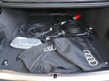 AUDI A8L 60 TFSIe Lang EXCLUSIVE UNICAT