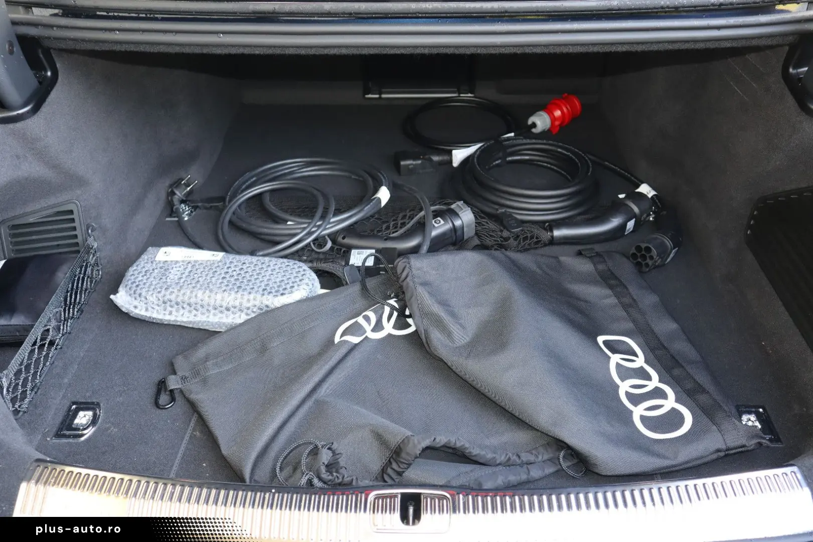 AUDI A8L 60 TFSIe Lang EXCLUSIVE UNICAT