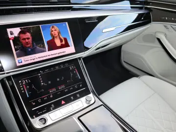 AUDI A8L 60 TFSIe Lang EXCLUSIVE UNICAT