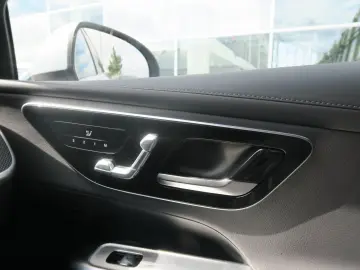 MERCEDES-BENZ GLC 220 d 4M AMG Line Advanced Pano-Dach AHK