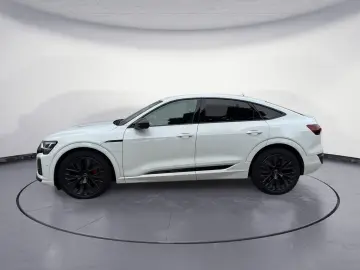 AUDI Q8 Sportback 55 e-tron S-line Matrix AHK Pano AC