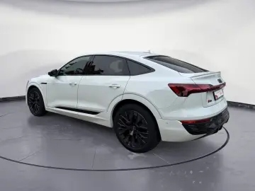 AUDI Q8 Sportback 55 e-tron S-line Matrix AHK Pano AC