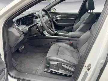 AUDI Q8 Sportback 55 e-tron S-line Matrix AHK Pano AC