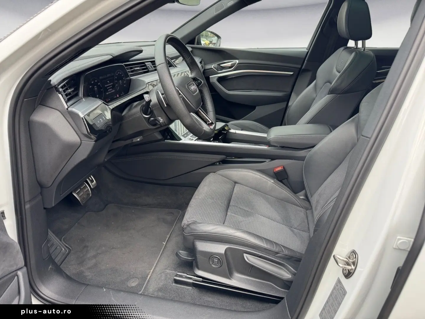 AUDI Q8 Sportback 55 e-tron S-line Matrix AHK Pano AC