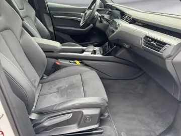 AUDI Q8 Sportback 55 e-tron S-line Matrix AHK Pano AC