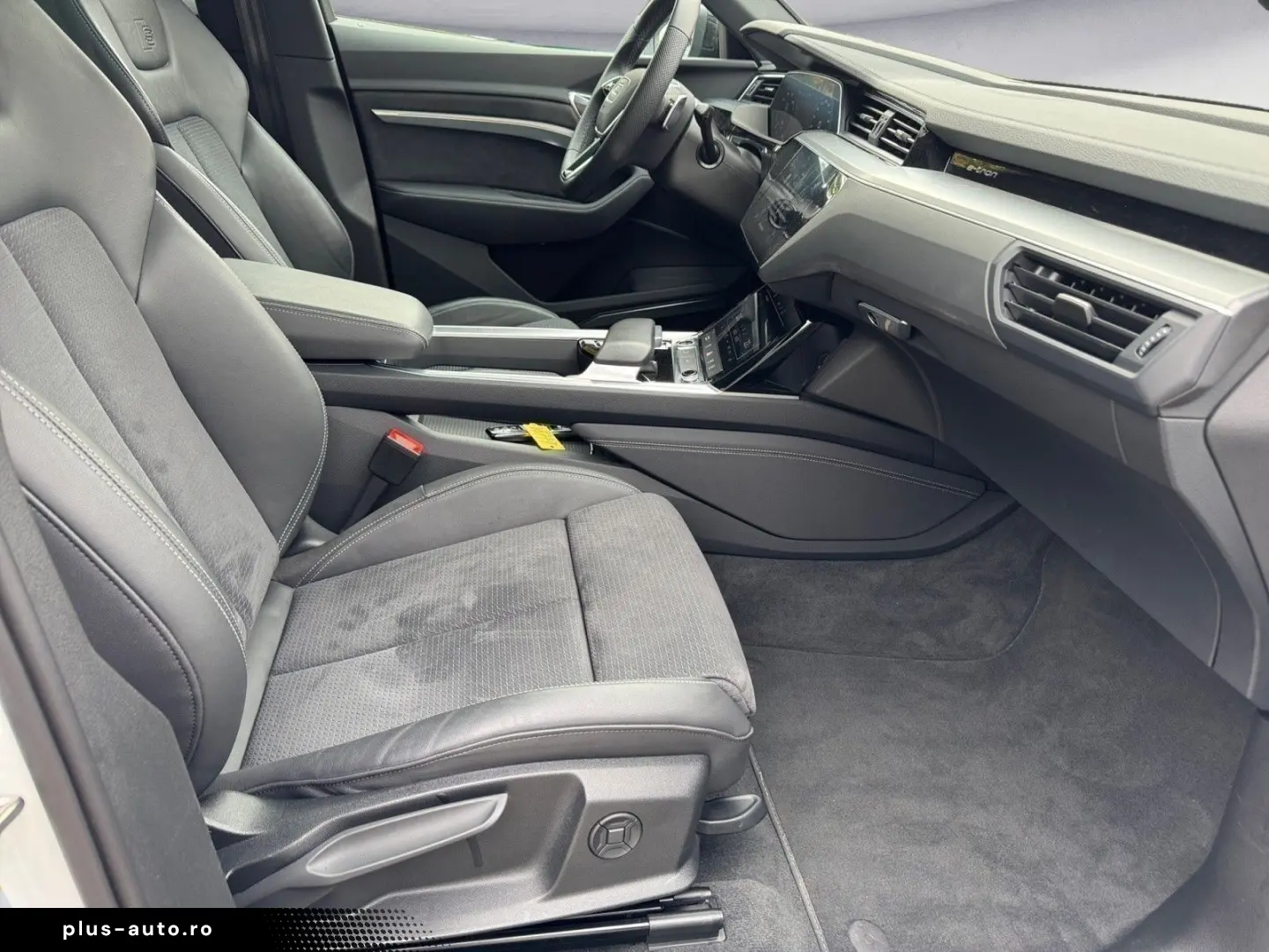 AUDI Q8 Sportback 55 e-tron S-line Matrix AHK Pano AC