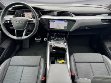 AUDI Q8 Sportback 55 e-tron S-line Matrix AHK Pano AC