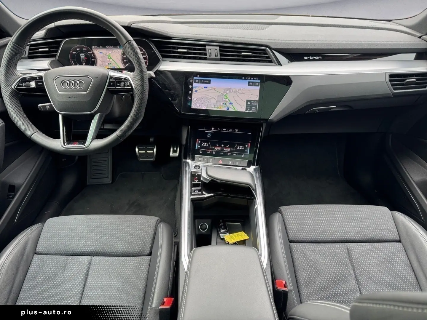 AUDI Q8 Sportback 55 e-tron S-line Matrix AHK Pano AC