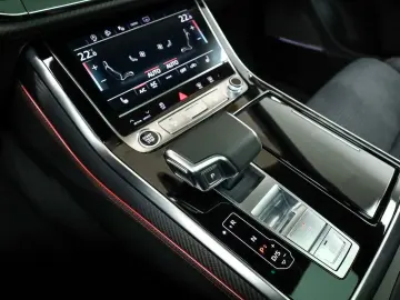 AUDI Q8 55 TFSI 2 x S line Pano Assist Matrix B&O