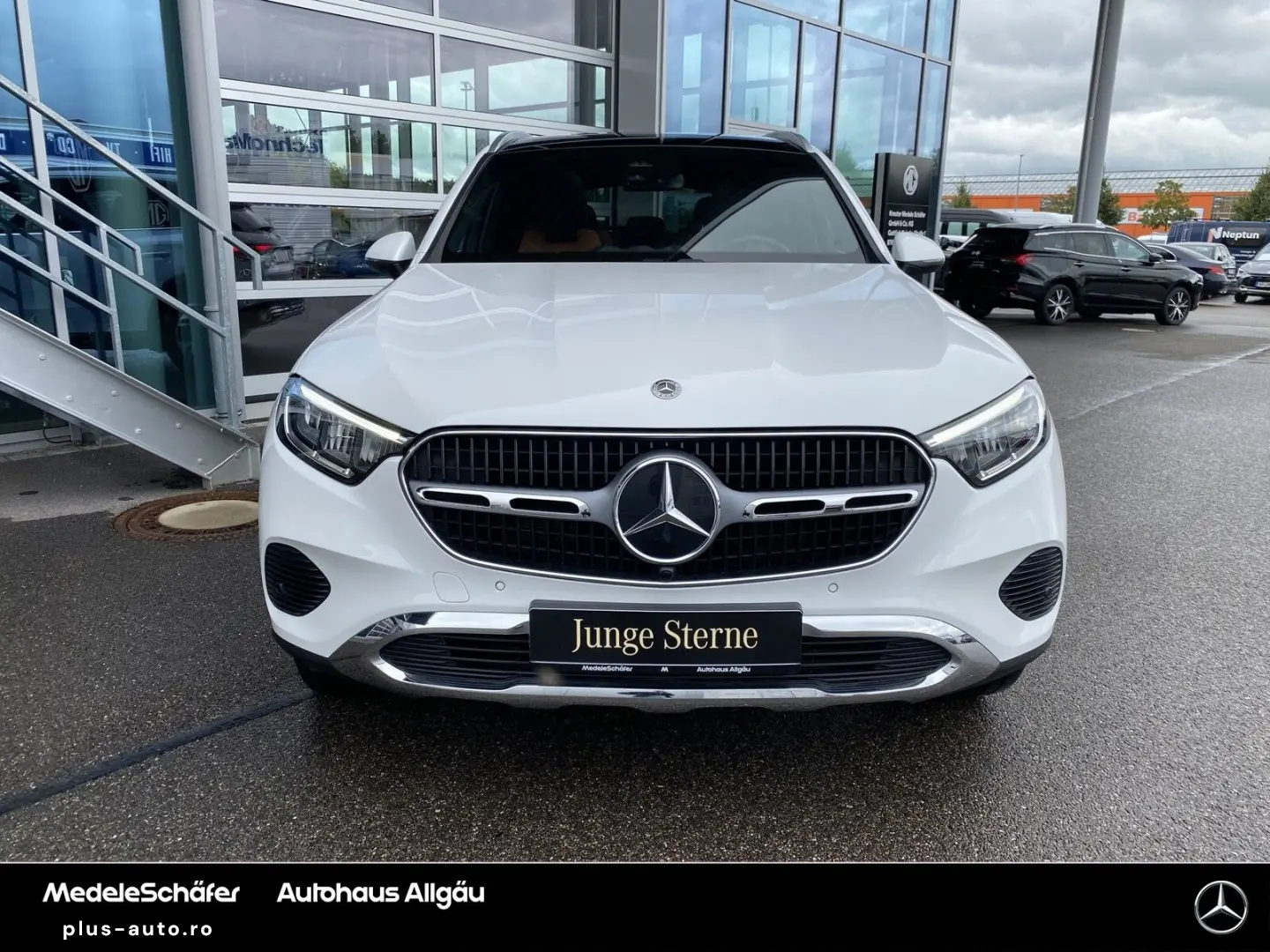 MERCEDES-BENZ GLC 300 e 4M Avantgarde Pano LEDER Memory AHK