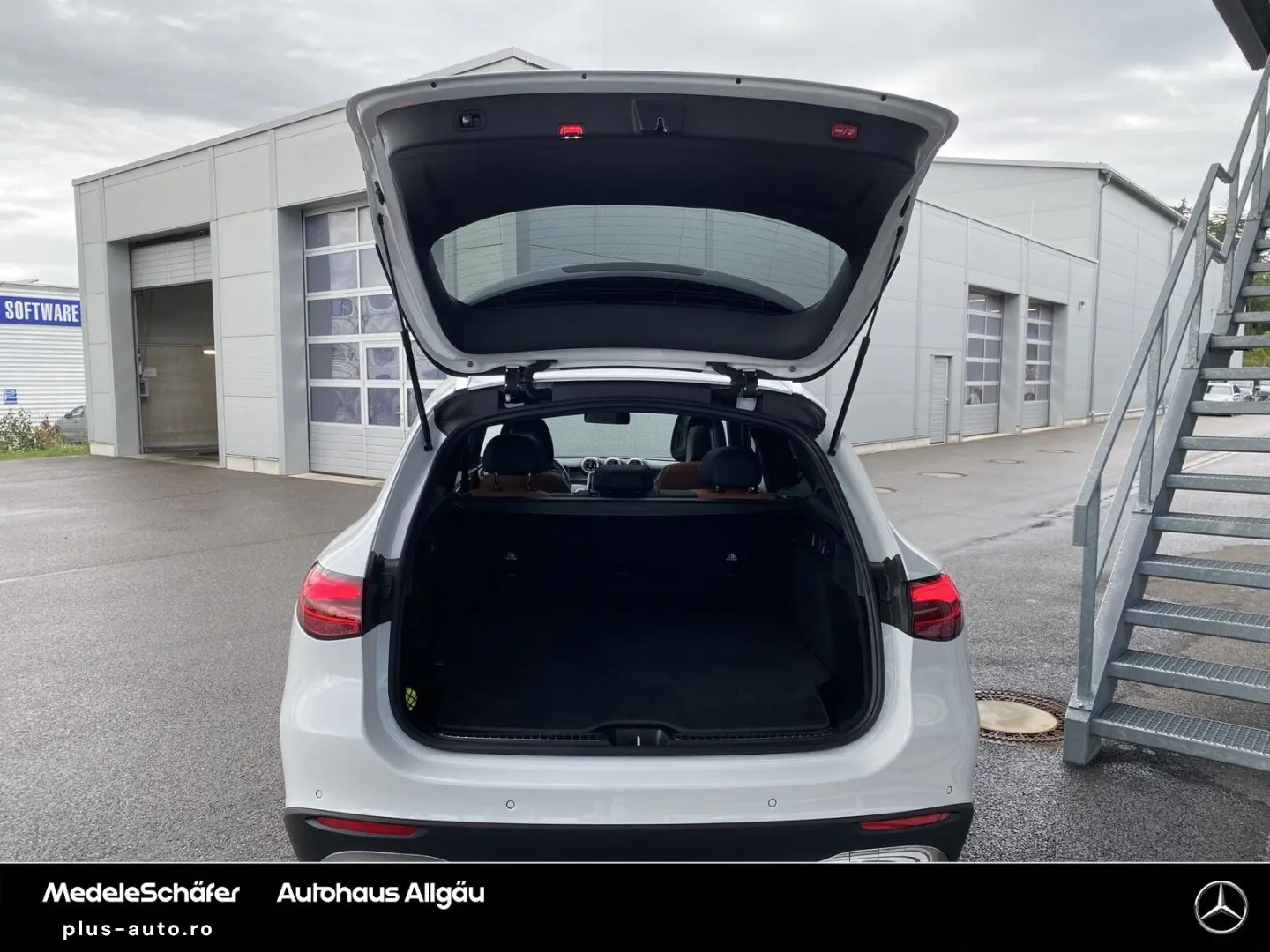 MERCEDES-BENZ GLC 300 e 4M Avantgarde Pano LEDER Memory AHK