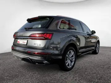 AUDI Q7 55 TFSIe quattro S line PANO