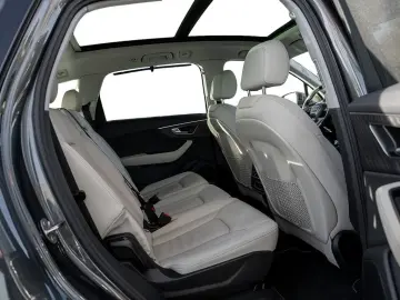 AUDI Q7 55 TFSIe quattro S line PANO