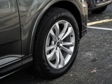 AUDI Q7 55 TFSIe quattro S line PANO