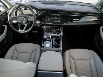AUDI Q7 55 TFSIe quattro S line PANO