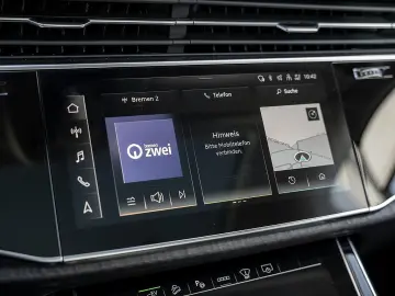 AUDI Q7 55 TFSIe quattro S line PANO