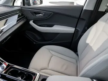 AUDI Q7 55 TFSIe quattro S line PANO