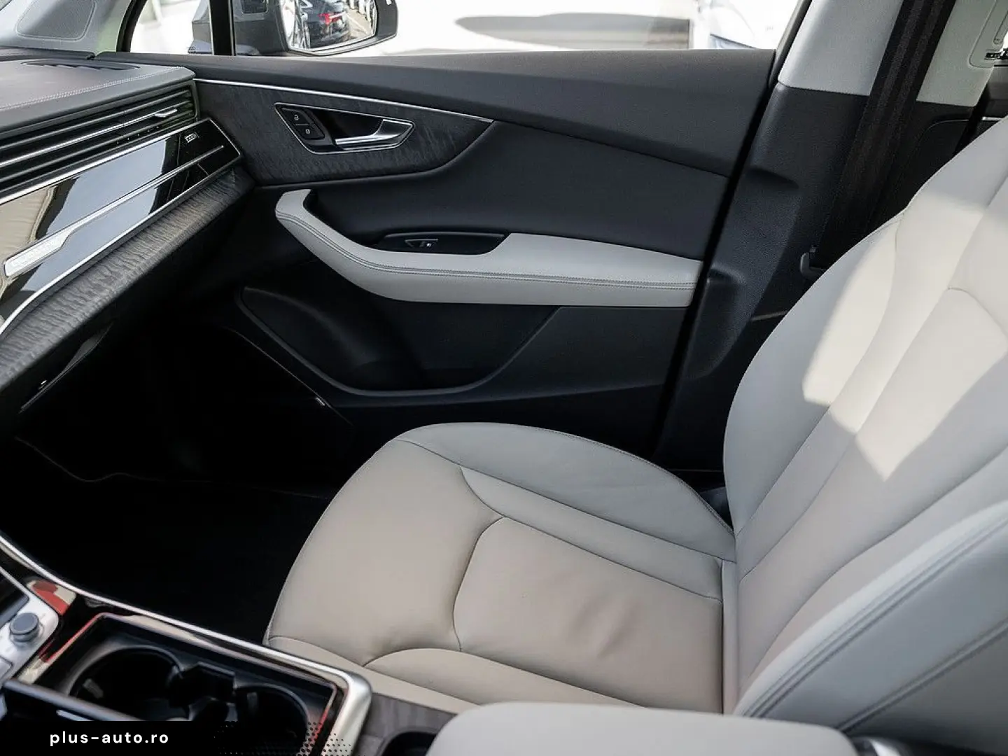 AUDI Q7 55 TFSIe quattro S line PANO