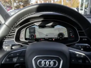 AUDI Q7 55 TFSIe quattro S line PANO