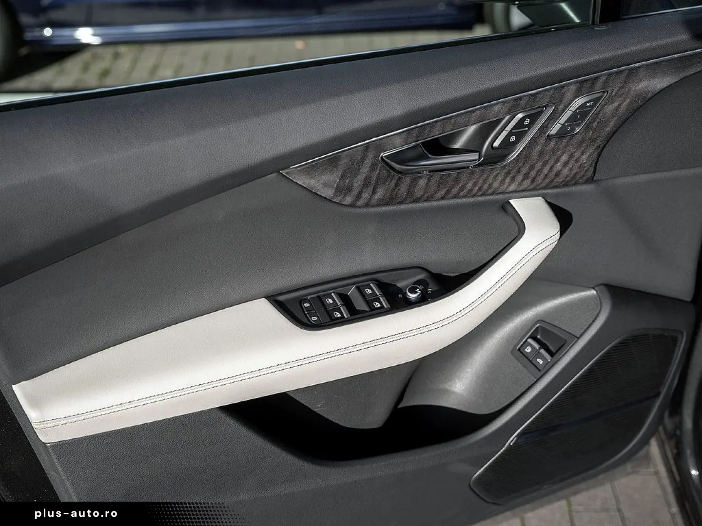 AUDI Q7 55 TFSIe quattro S line PANO