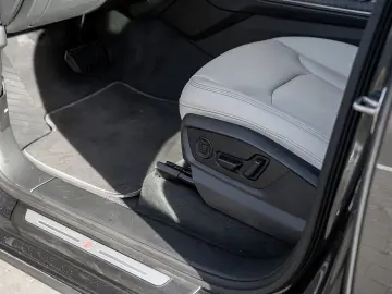 AUDI Q7 55 TFSIe quattro S line PANO