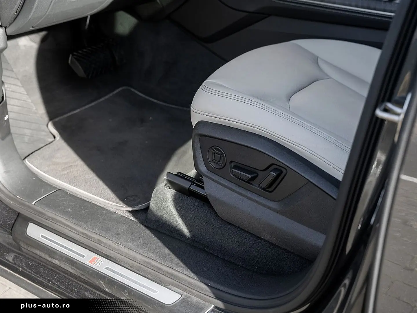 AUDI Q7 55 TFSIe quattro S line PANO