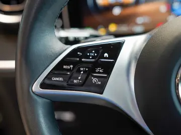 MERCEDES-BENZ GLC 300 e 4M AVANTGARDE Panoramadach DISTRONIC