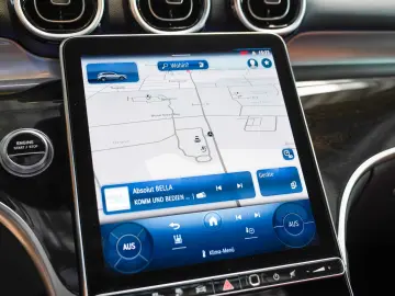 MERCEDES-BENZ GLC 300 e 4M AVANTGARDE Panoramadach DISTRONIC