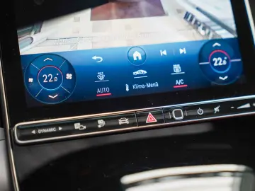 MERCEDES-BENZ GLC 300 e 4M AVANTGARDE Panoramadach DISTRONIC