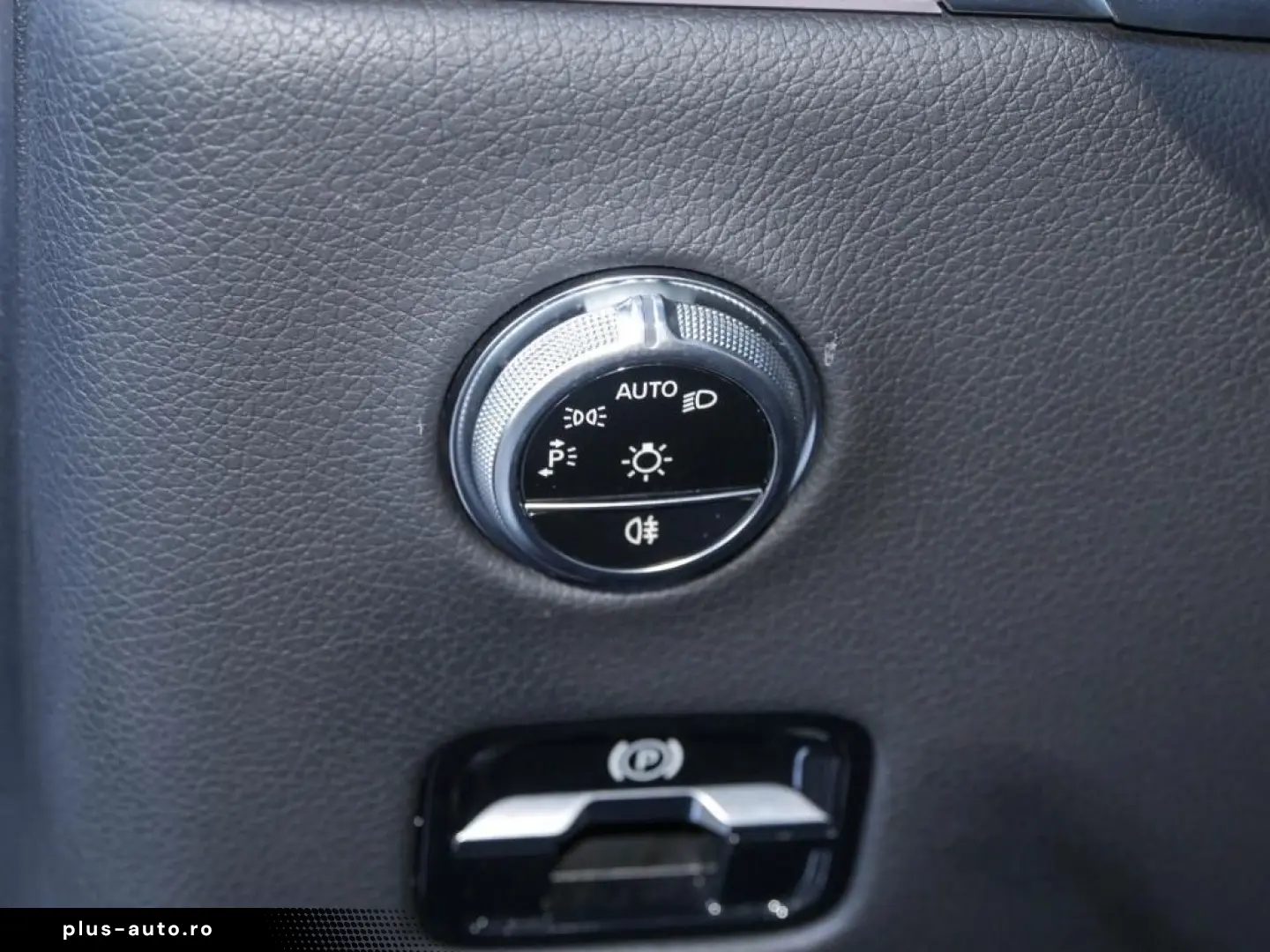 MERCEDES-BENZ GLC 300 de 4M AMG DLIGHT PANO DISTR BURM3D 360