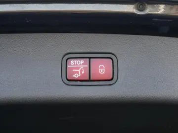 MERCEDES-BENZ GLC 300 de 4M AMG DLIGHT PANO DISTR BURM3D 360