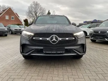 MERCEDES-BENZ GLC 300e 4Matic AMG AHK Panorama 360 Kamera