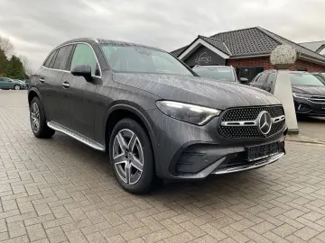 MERCEDES-BENZ GLC 300e 4Matic AMG AHK Panorama 360 Kamera