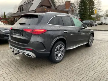 MERCEDES-BENZ GLC 300e 4Matic AMG AHK Panorama 360 Kamera