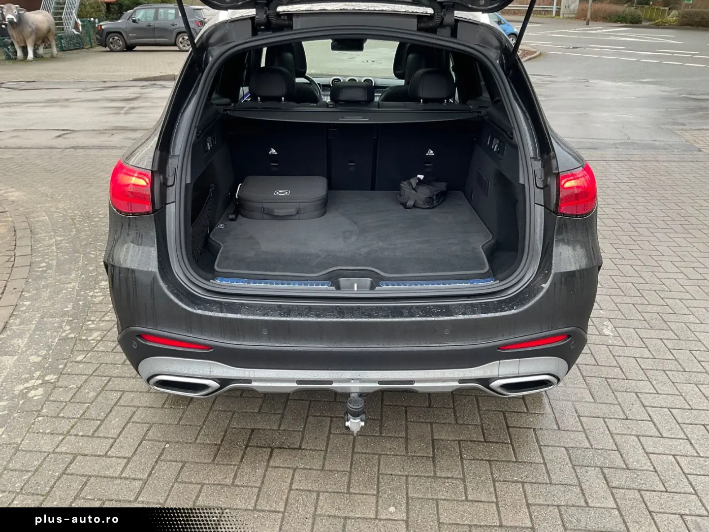 MERCEDES-BENZ GLC 300e 4Matic AMG AHK Panorama 360 Kamera