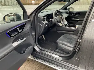 MERCEDES-BENZ GLC 300e 4Matic AMG AHK Panorama 360 Kamera