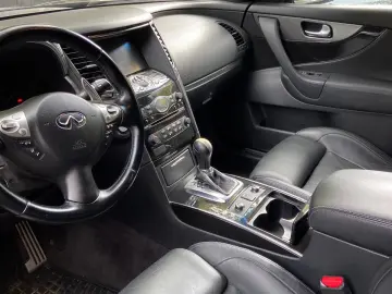 Infiniti QX70