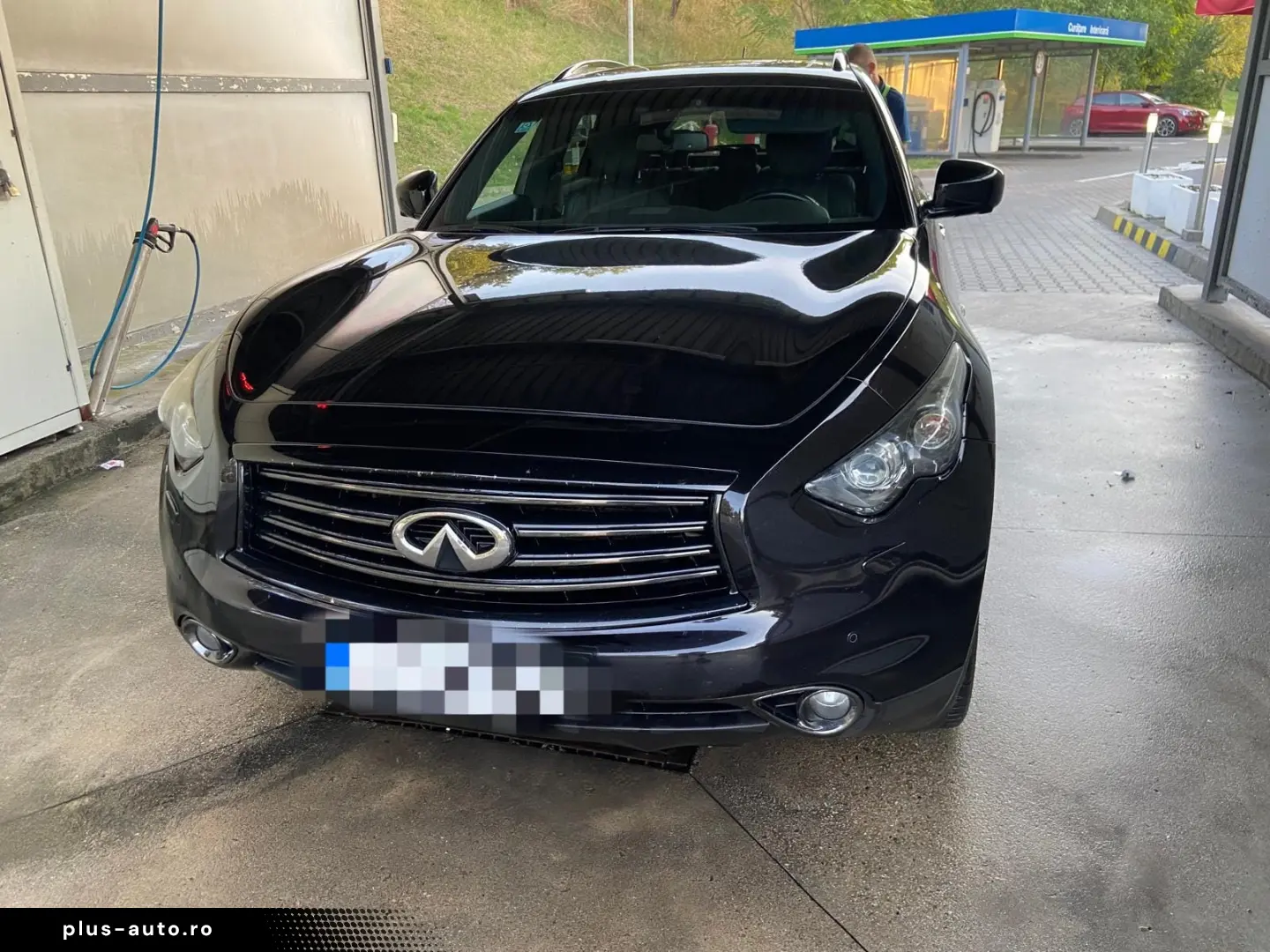 Infiniti QX70